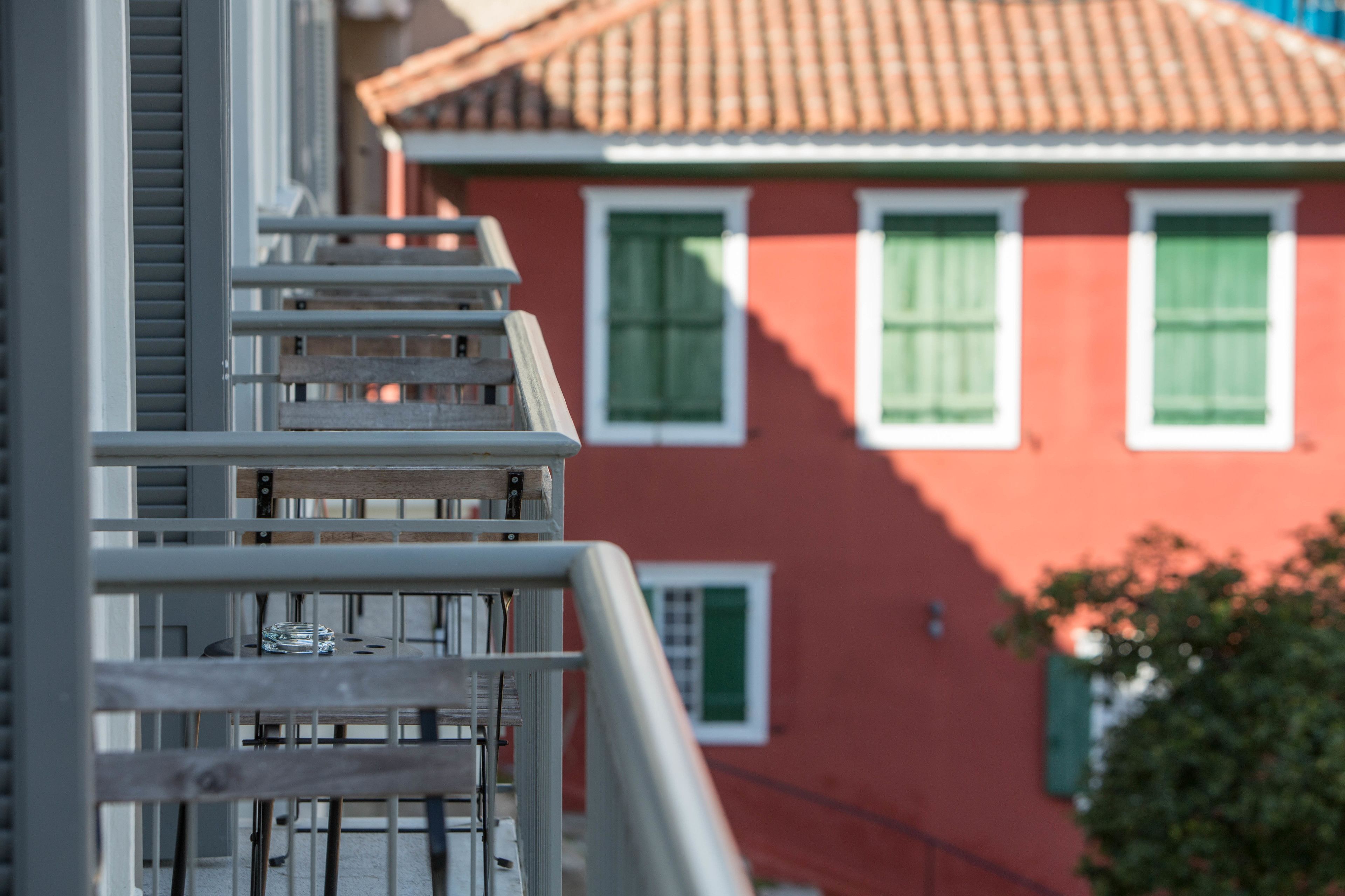 deluxe double or twin room, balcony, sea view | 1 bedroom, in-room safe, individually decorated, desk