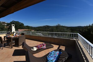 Vila superior, acessível, banheiro privativo (2 Chambres (4 Personnes)) | Terraço/pátio
