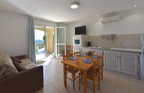 Superior Villa, Accessible, Private Bathroom (Villa 4 - 6 personnes) | Private kitchen