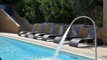 Piscine couverte, piscine extérieure (ouverte en saison)