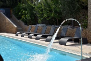 Piscine couverte, piscine extérieure (ouverte en saison)