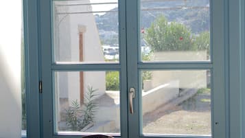 Apartemen, teras (Aspri) | Makan di kamar