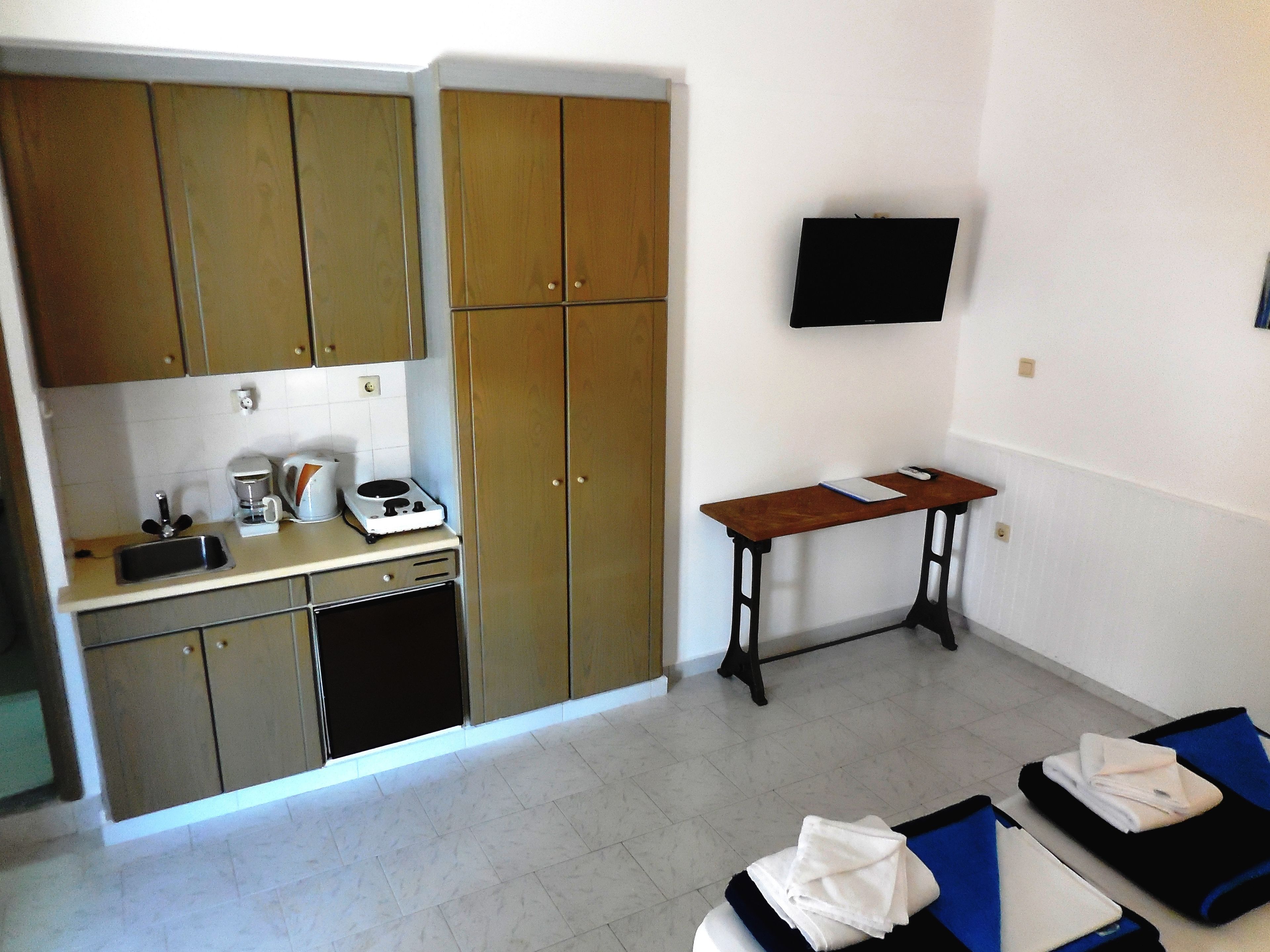 economy room (semi-basement) | private kitchenette | fridge, stovetop, coffee/tea maker, cookware/dishes/utensils