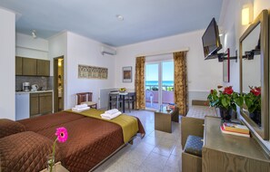 In-room safe, soundproofing, iron/ironing board, cots/infant beds - Sea Side Apartments (Chania)