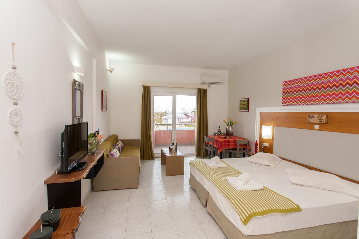 Studio, Sea View | In-room safe, soundproofing, iron/ironing board, cribs/infant beds