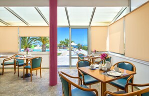 Breakfast for a fee - Sea Side Apartments (Chania)