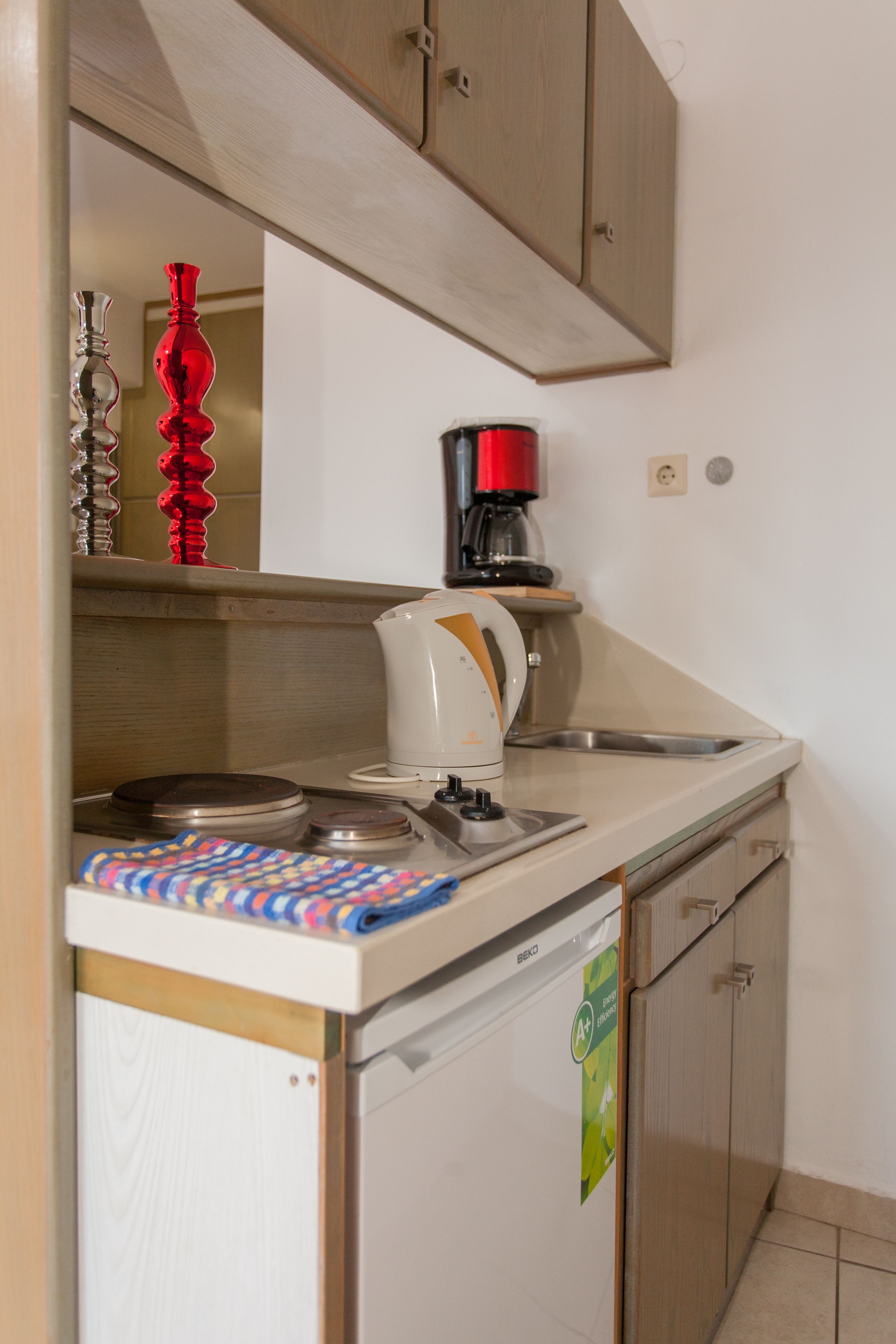 superior apartment, 1 bedroom, balcony, sea view | private kitchenette | fridge, stovetop, coffee/tea maker, cookware/dishes/utensils