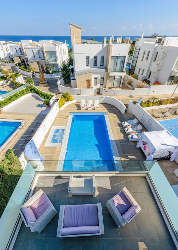 Private pool - Villa Imperial (Paralimni)