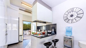 Villa, 6 chambres, piscine privée | Cuisine privée