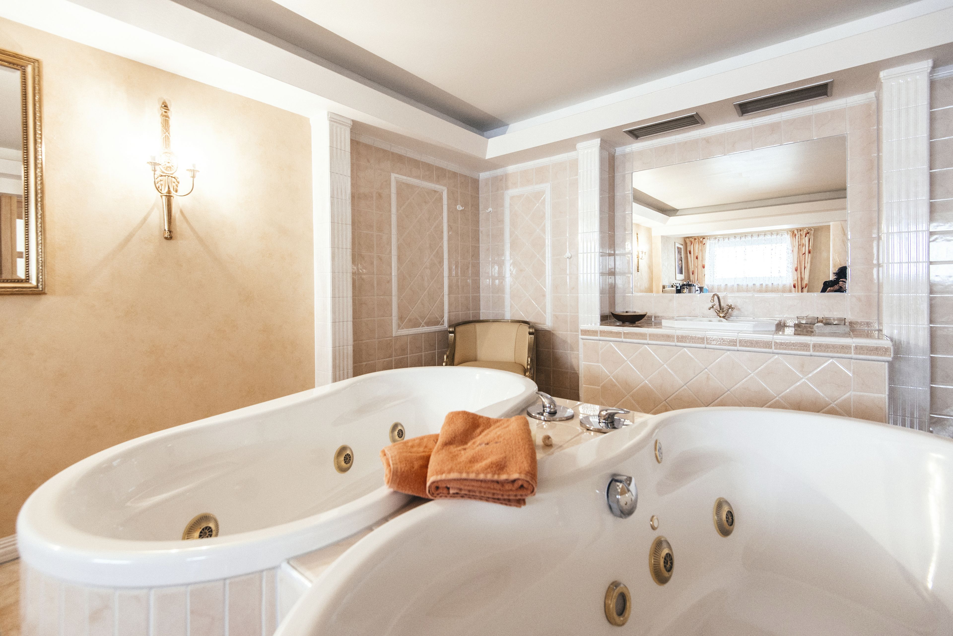 couples treatment room(s), sauna, body treatments, body wraps