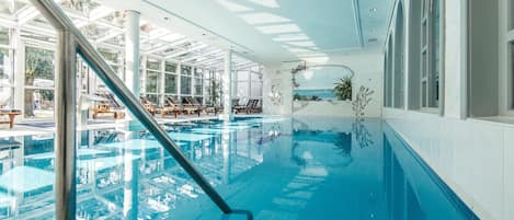 Indoor pool, pool loungers