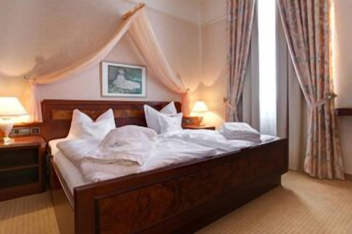 minibar, in-room safe, desk, rollaway beds