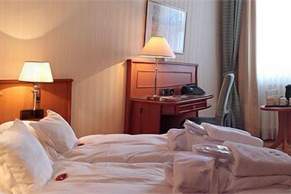 Standard Double Room | Minibar, in-room safe, desk, rollaway beds (surcharge)