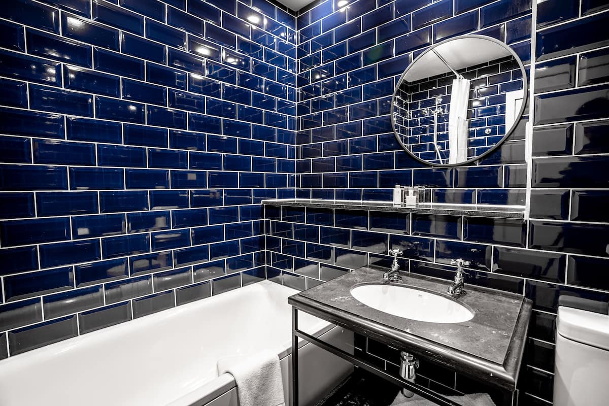 standard double room | bathroom | eco-friendly toiletries, bathrobes, slippers, towels