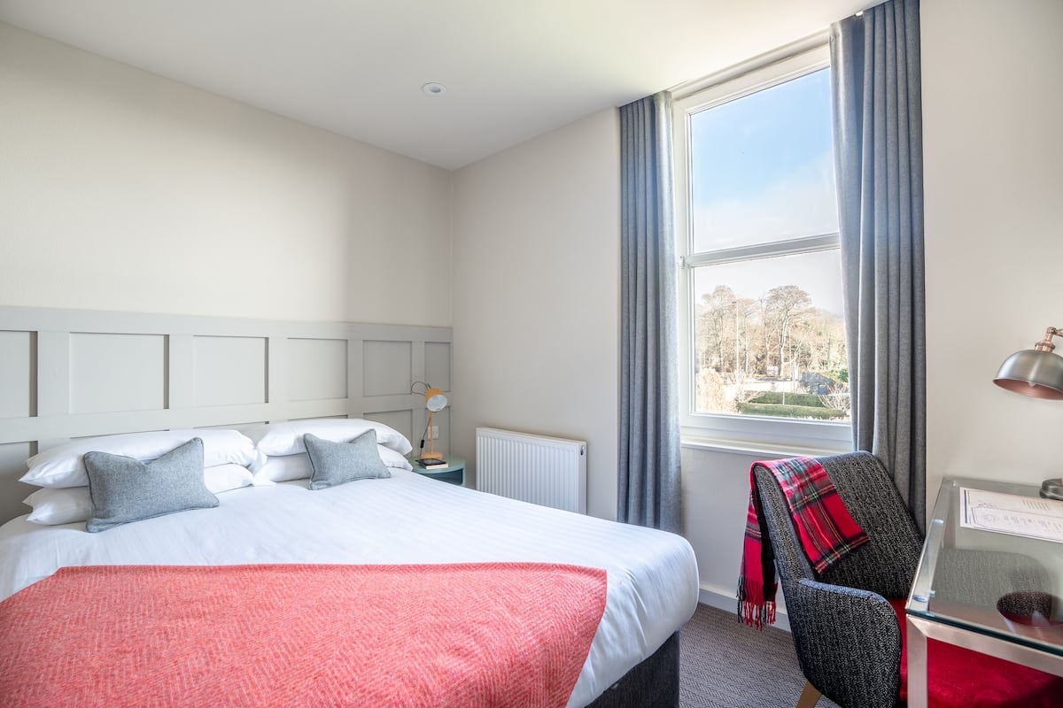 in-room safe, desk, free wifi, bed sheets