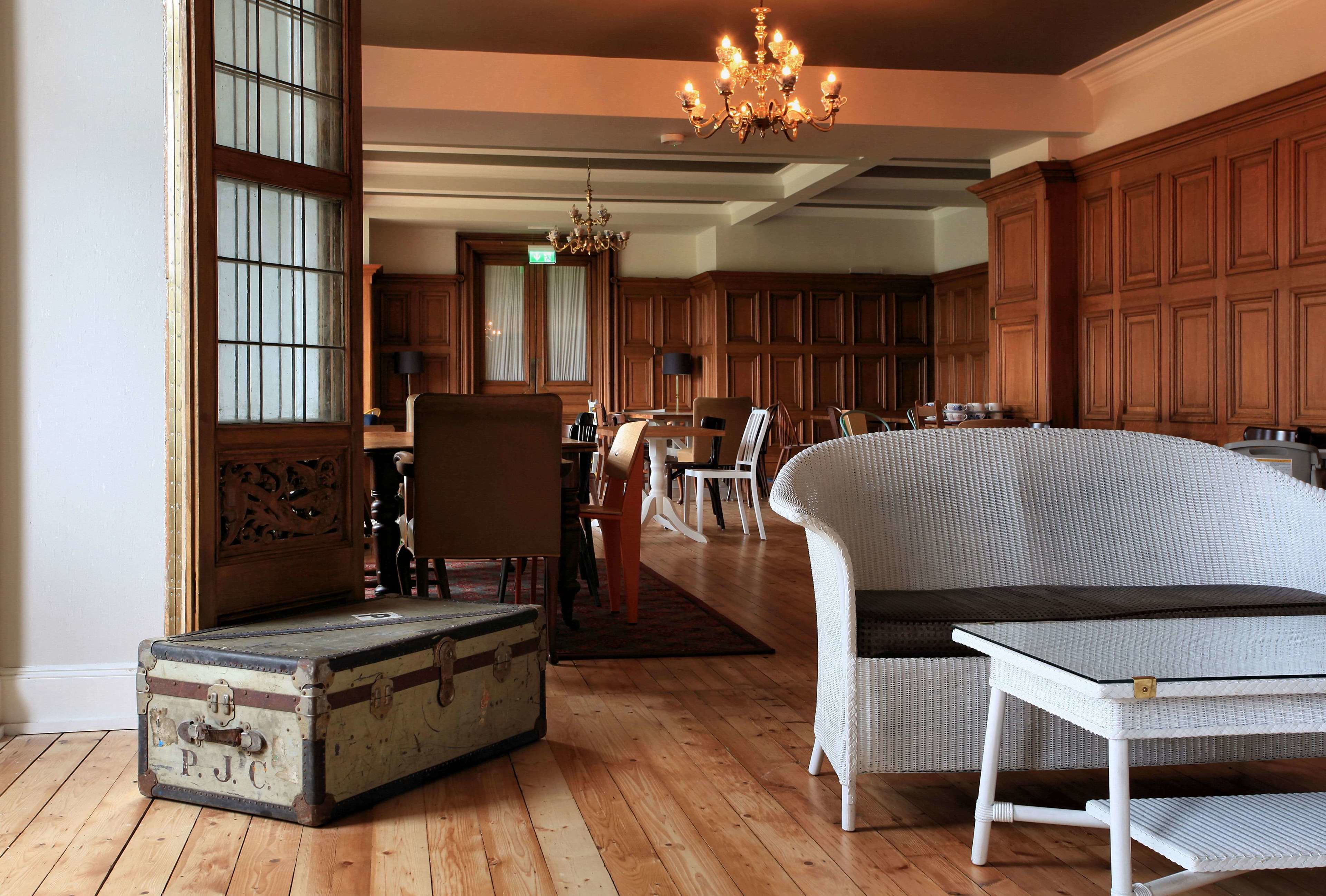 lunch and dinner served