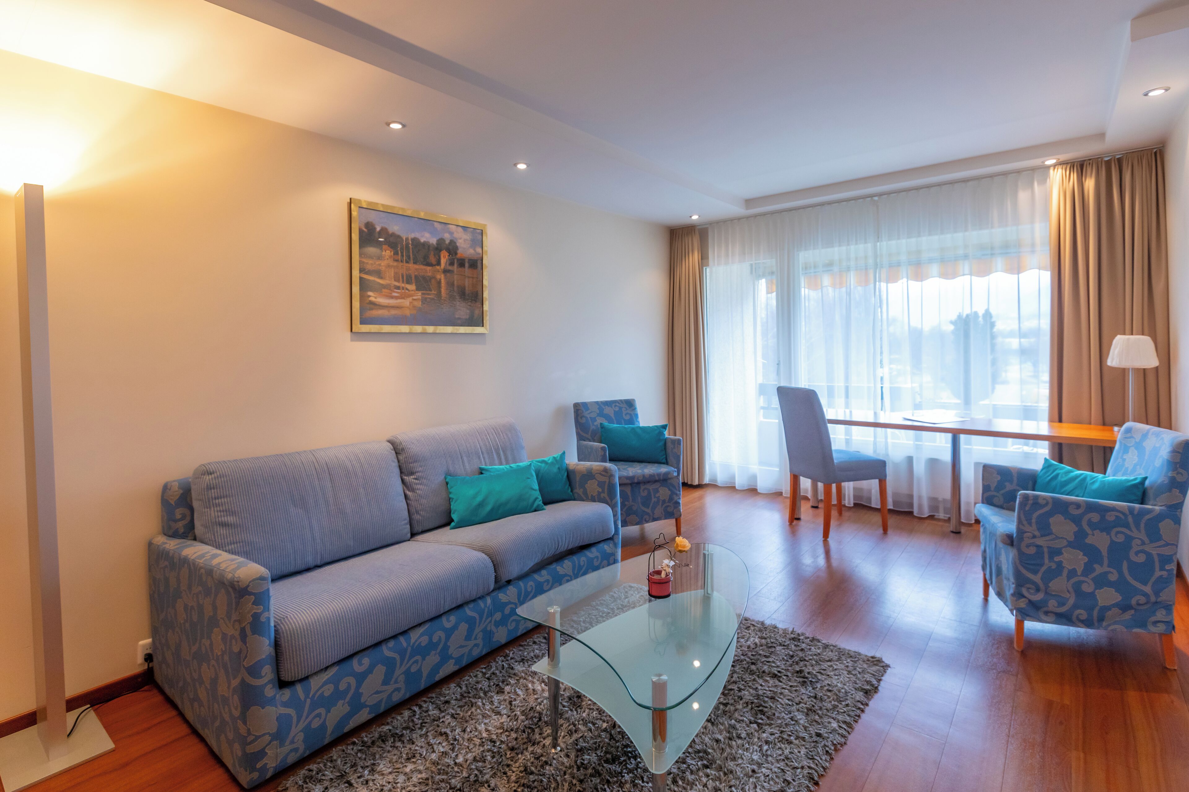 junior suite | living area | flat-screen tv