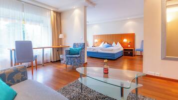 Junior-Suite | Wohnbereich | Flachbildfernseher