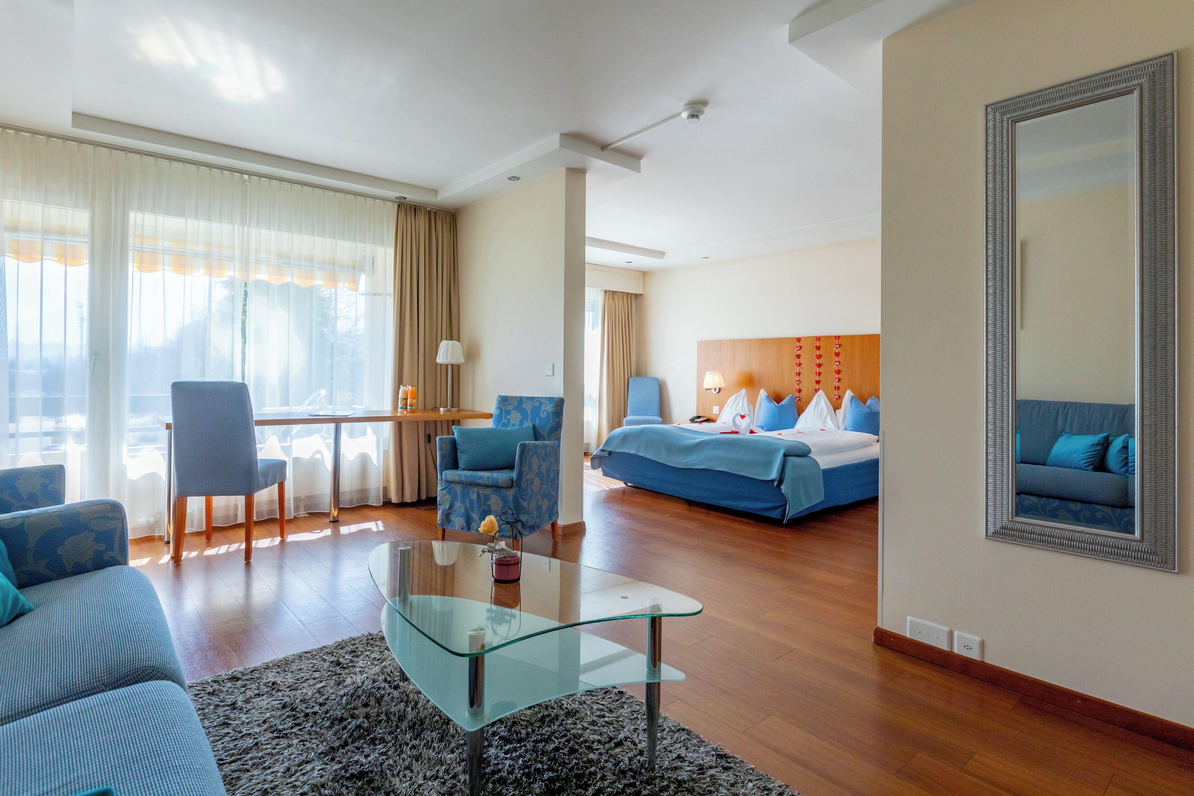 junior suite | living area | flat-screen tv