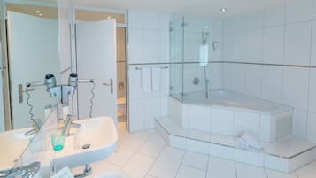 Junior Suite | Bathroom | Hair dryer, towels