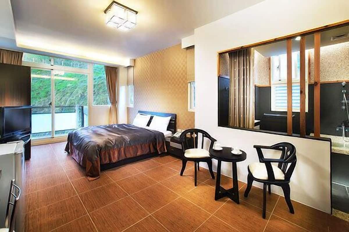 Deluxe Double Room, Bathtub | Down comforters, individually decorated, free WiFi