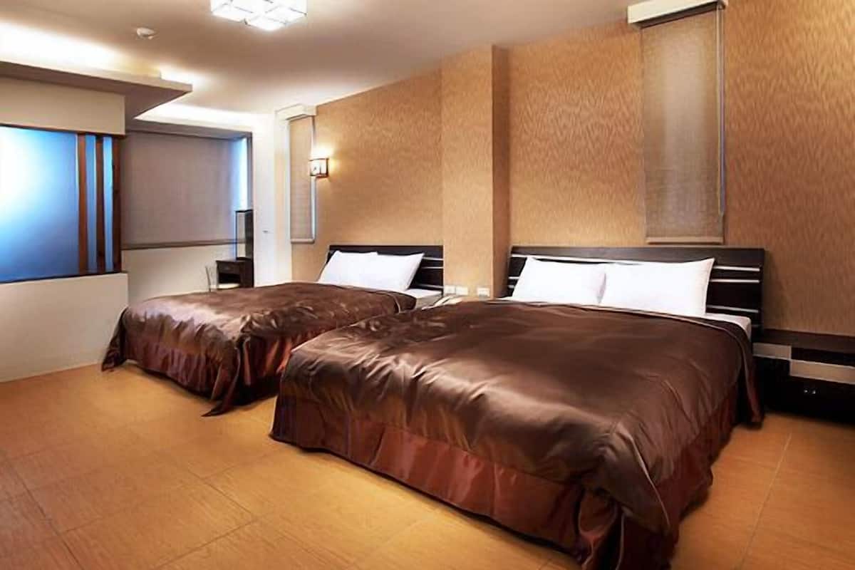 Deluxe Quadruple Room, Bathtub | Down comforters, individually decorated, free WiFi