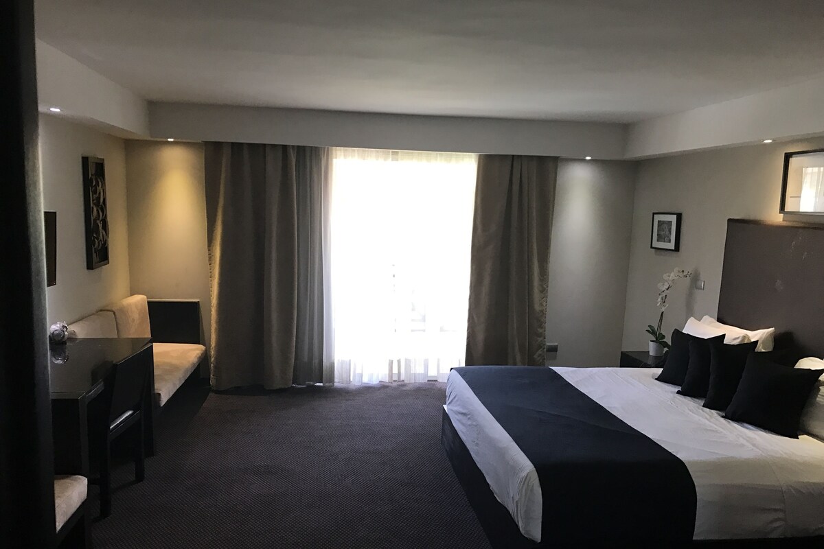 Phòng tiện nghi đơn giản | Bộ trải giường bằng vải Frette của Ý, bộ đồ giường cao cấp 