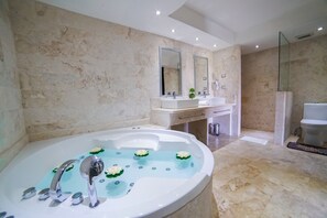 Presidential Suite | Jetted tub