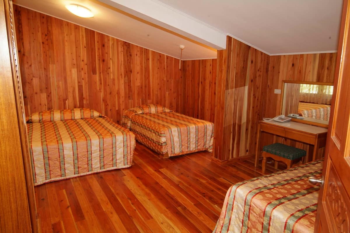 Zimmer, Badewanne, Hügelblick (Guest)