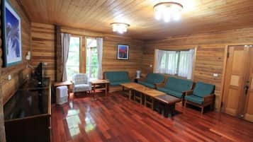 Room, Bathtub, Hill View (Guest) | Living room