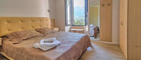 Double Room, 1 Double Bed | Individually decorated, individually furnished, desk, soundproofing