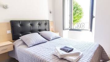 Single Room, 1 Large Twin Bed | Individually decorated, individually furnished, desk, soundproofing