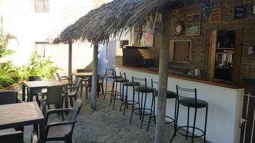 Daily continental breakfast (USD 6.00 per person)