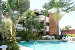 2 piscines extérieures