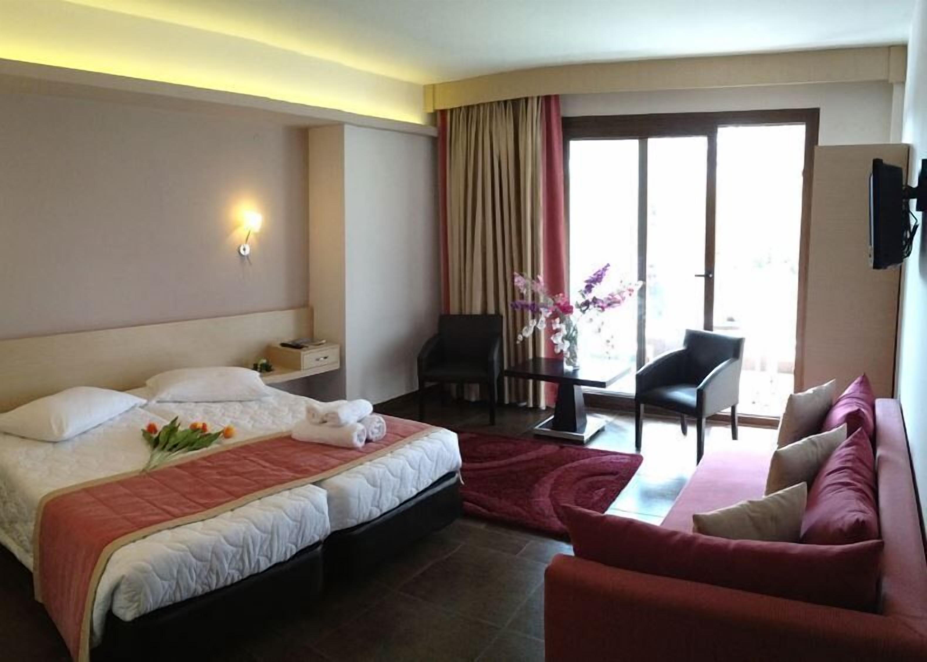 Double Room | In-room safe, soundproofing, free WiFi, bed sheets