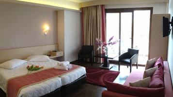 Double Room | In-room safe, soundproofing, free WiFi, bed sheets