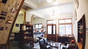 Siddeområde i lobbyen