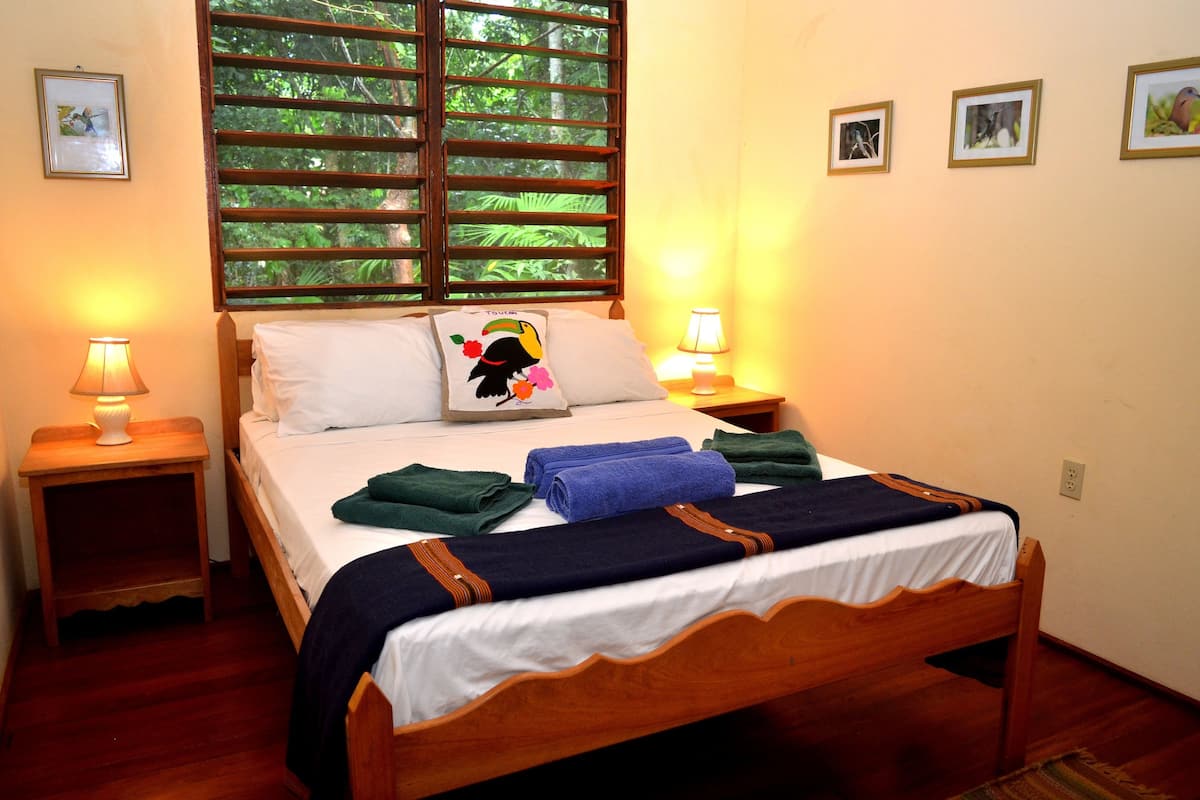 Premium bedding, in-room safe, individually decorated