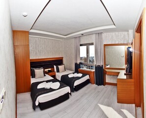 Quarto casal ou duplo econômico | Frigobar, cofres nos quartos, individualmente decorados