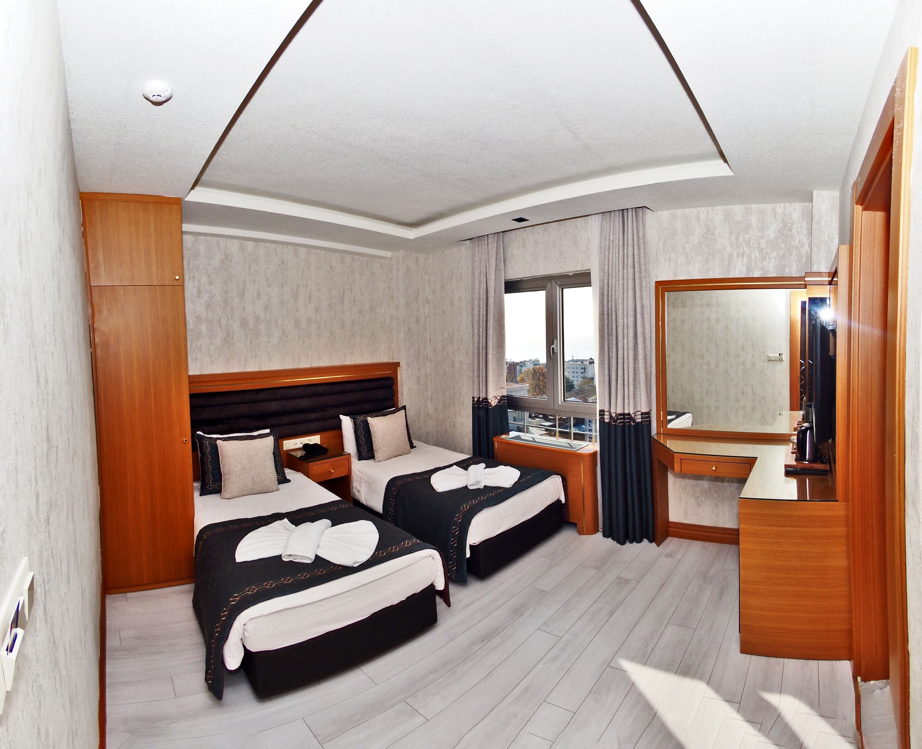 Minibar, in-room safe, individually decorated, individually furnished