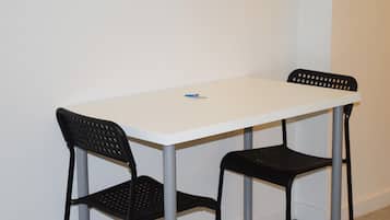 Studio Suite, City View | In-room dining