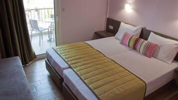 Basic Twin Room | Soundproofing, iron/ironing board, free WiFi, bed sheets