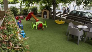 Children’s play area – outdoor