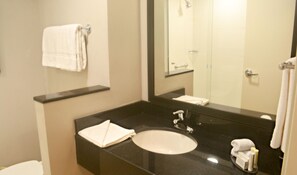 Banheiro | Secador de cabelo, toalhas de banho