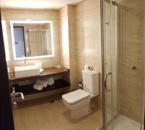 Free toiletries, hair dryer, towels, soap - Hampton by Hilton Santa Cruz/Equipetrol, Bolivia (Santa Cruz)