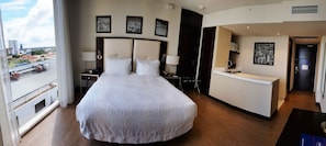Panoramic Room, 1 Queen Bed | In-room safe, blackout curtains, iron/ironing board - Hampton by Hilton Santa Cruz/Equipetrol, Bolivia (Santa Cruz)