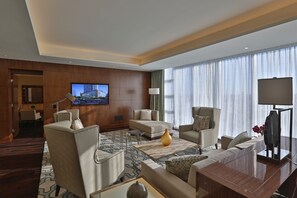 Presidential-Suite, 1 Einzelbett | Wohnbereich | 48-Zoll-Smart-TV mit Kabelempfang, Fernseher, iPod-Dockingstation