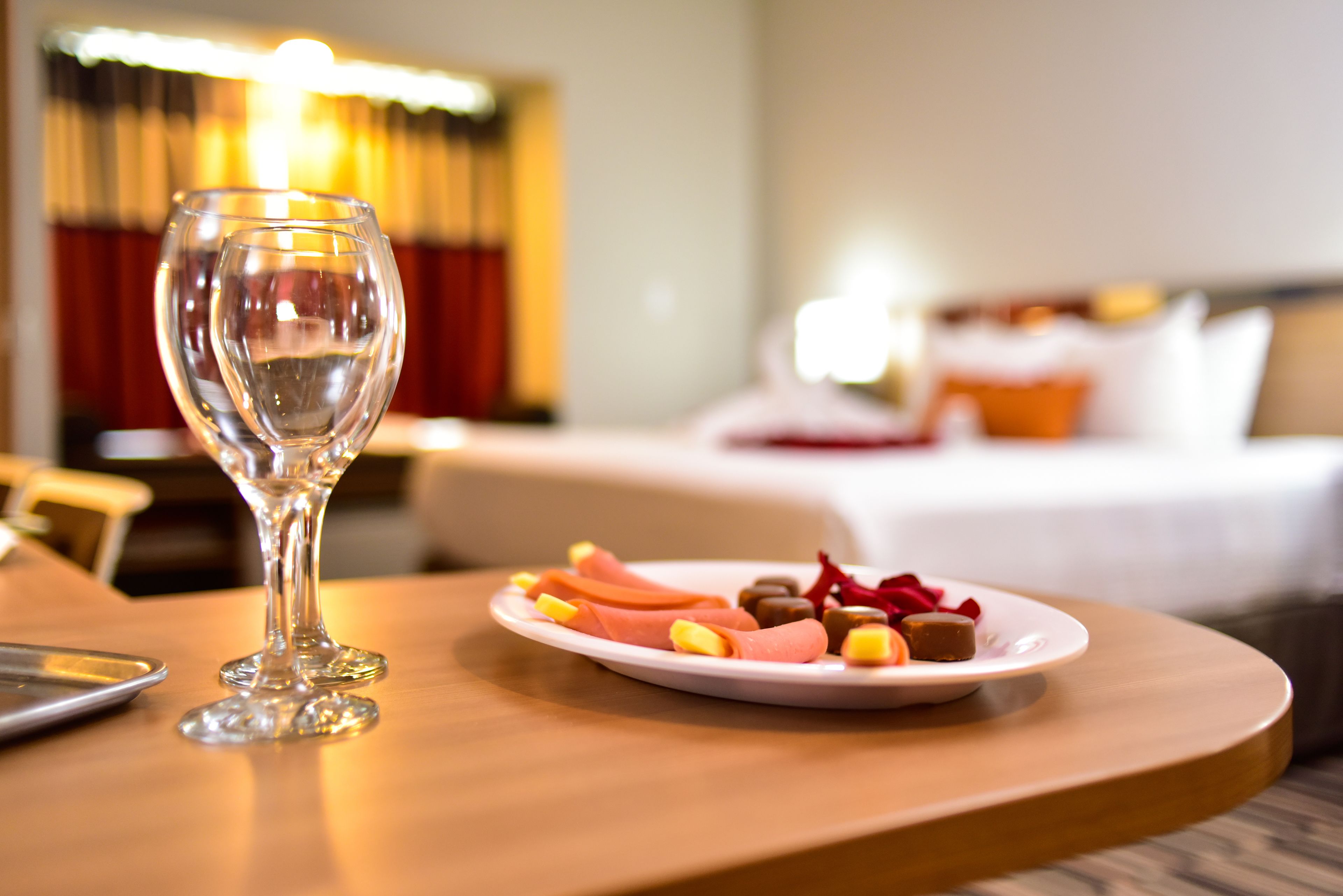 minibar, desk, soundproofing, iron/ironing board