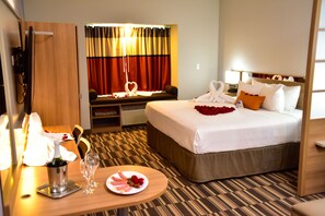Suite, para no fumadores | Minibar, escritorio, insonorización y tabla de planchar con plancha