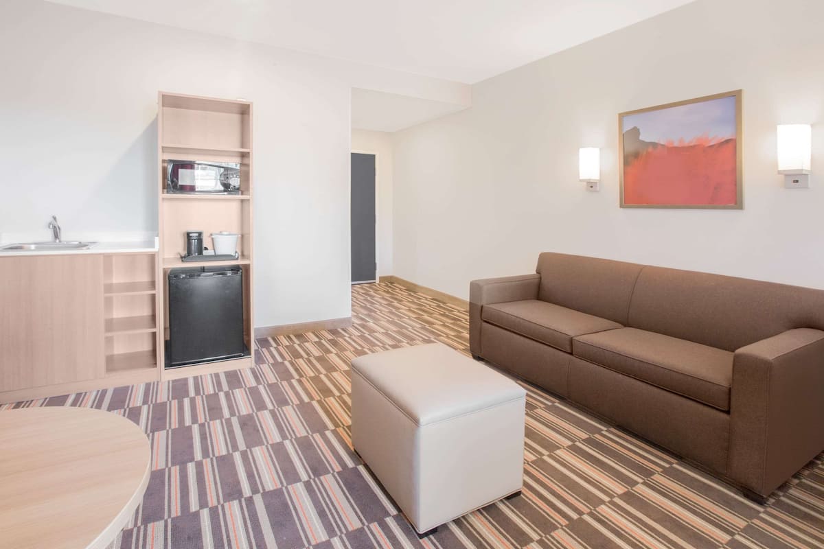 Minibar, desk, soundproofing, iron/ironing board
